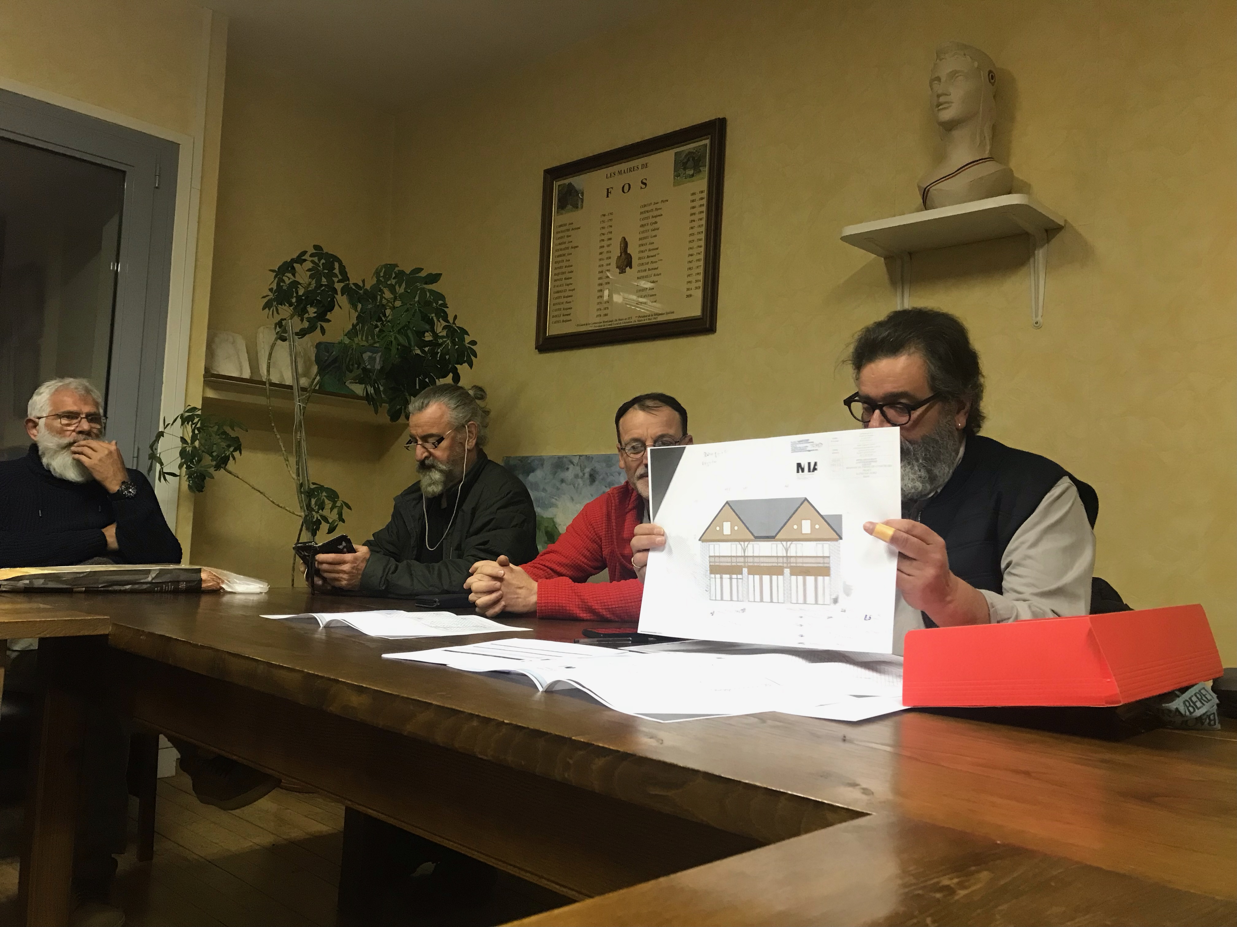 Chantier participatif à Fos pour un bar épicerie provisoire