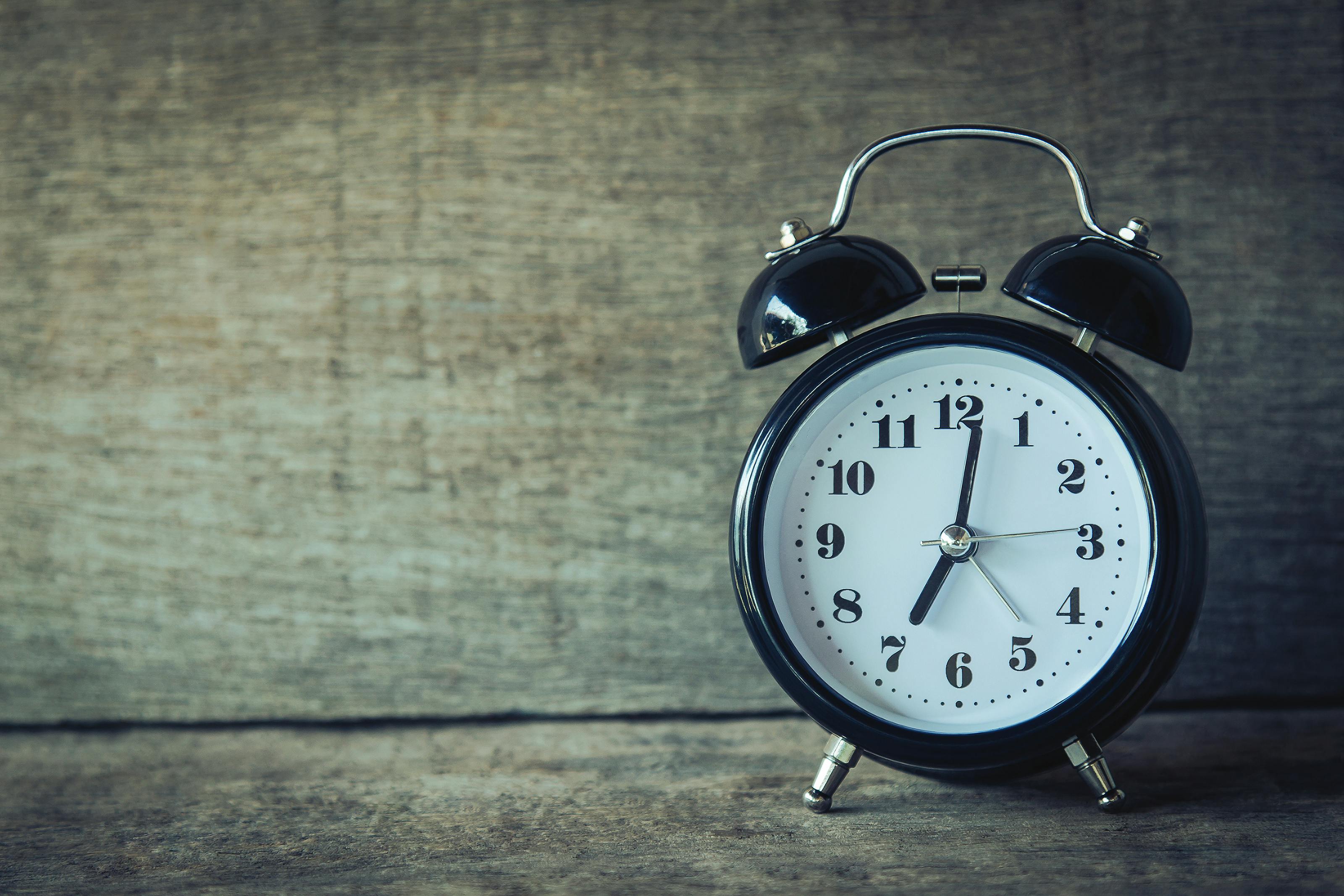 Changement d'heure 2025 : la nuit prochaine avancer ou reculer ?