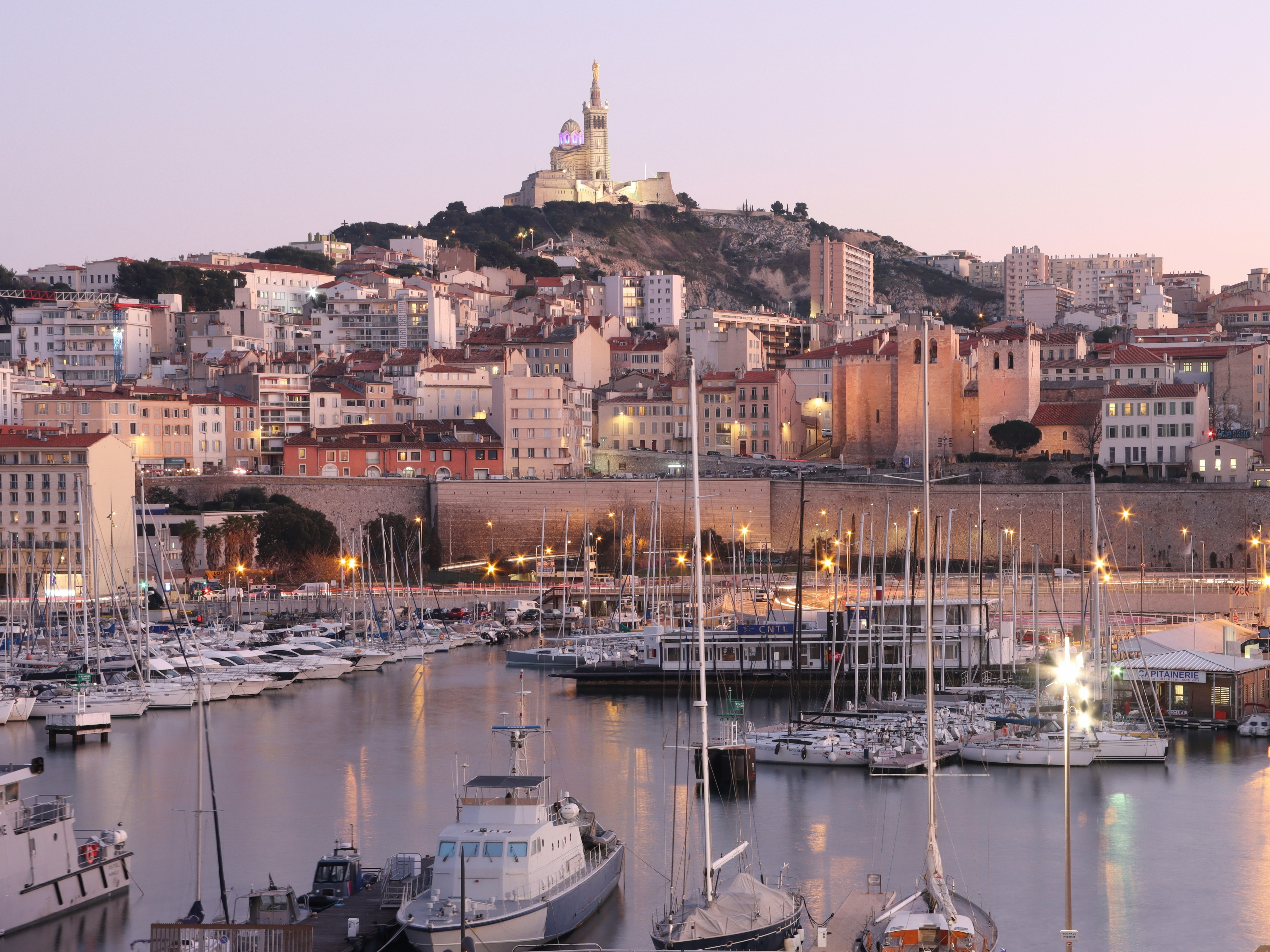 Marseille au Féminin : Quartiers, Sorties et Escapades Inspirantes