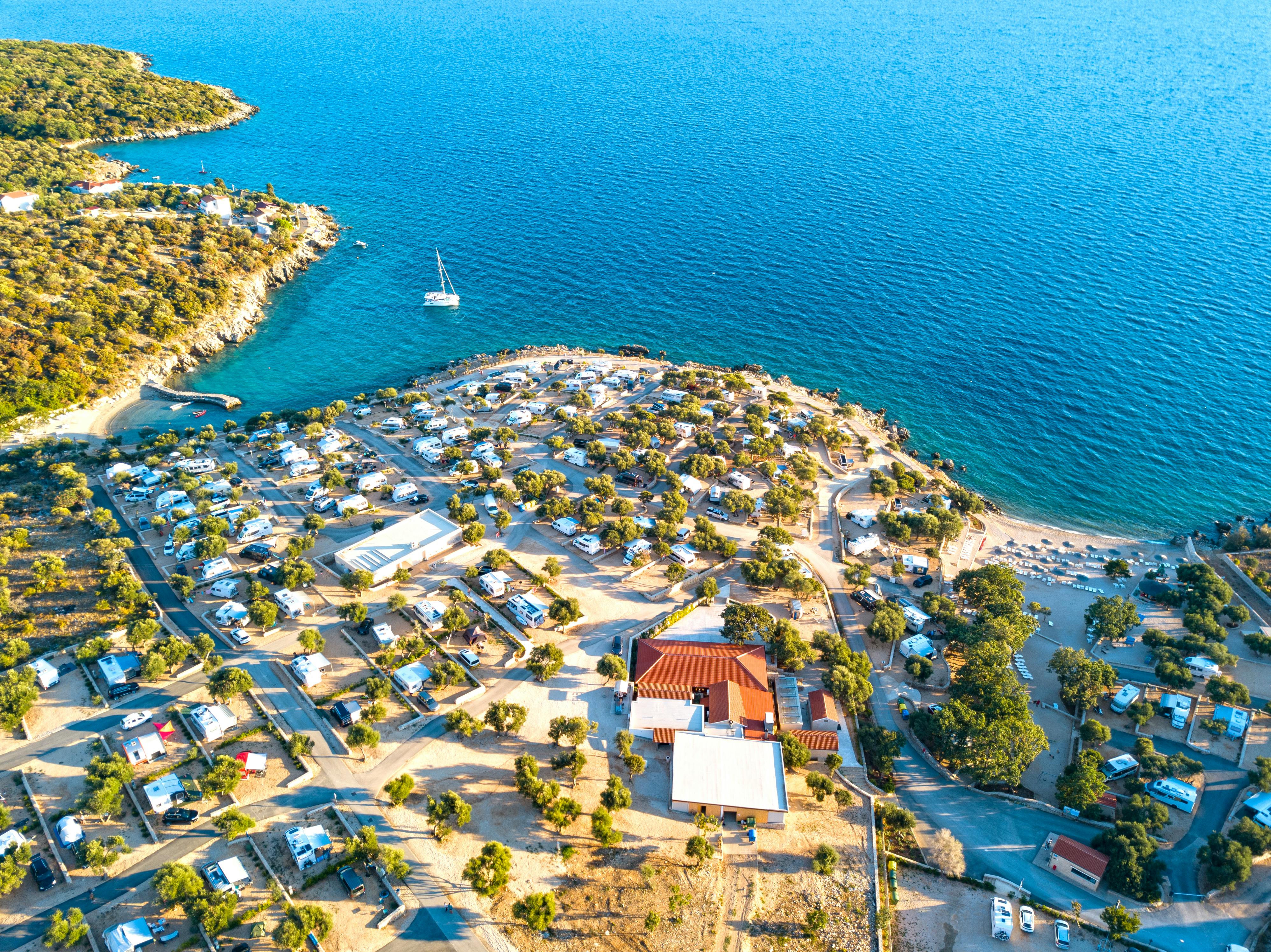 Partir en camping autrement : ce que propose le réseau Yelloh Village