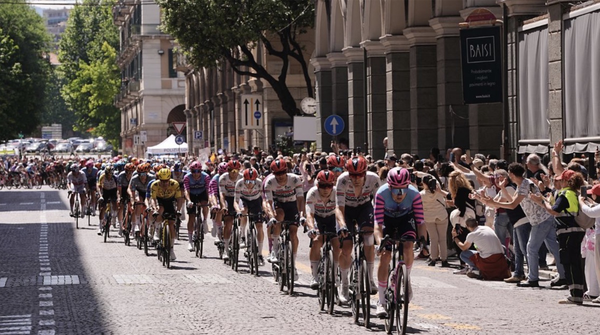 Giro 2026 étape 12 : Alec Segaert s'impose en solo à Novi Ligure, première sur un Grand Tour