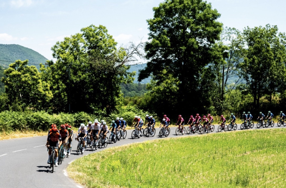 Route d'Occitanie 2026 à J-6 : 20 équipes et 140 coureurs au départ de Bram le 18 juin, étape reine Loures-Barousse Loudenvielle samedi 20 juin (175,9 km, Hourquette d'Ancizan, col d'Azet), où regarder en direct et comment suivre
